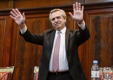 Riesgo 28-O: Fernández promete cuidar los depósitos en dólares