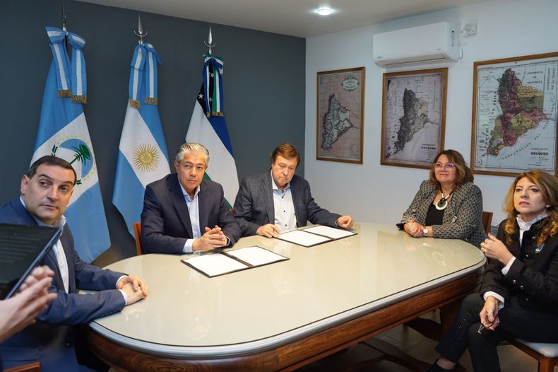 Los gobernadores firmaron ahora un Convenio Marco de Cooperaci&oacute;n T&eacute;cnica y Asistencia Interprovincial.