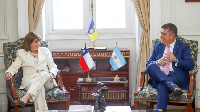 Patricia Bullrich visitó Santiago de Chile donde criticó al gobierno de Jorge Macri y volvió a instalar la idea de una candidatura en la Ciudad de Buenos Aires.