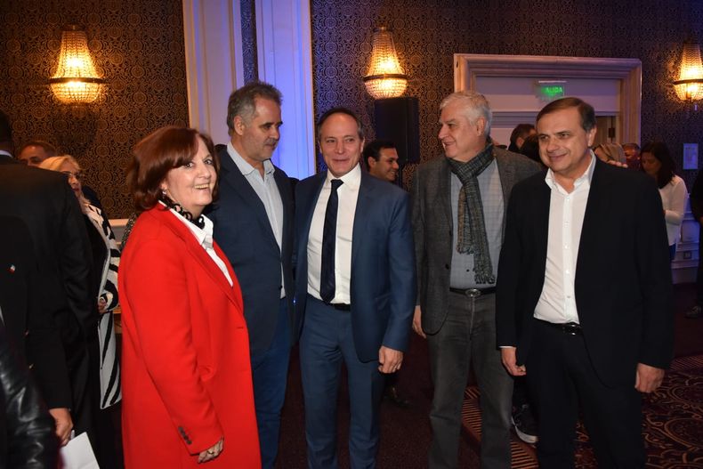 Camau Espínola junto a los cordobesistas Alejandra Vigo, Carlos Gutierrez y Juan Brugge.&nbsp;