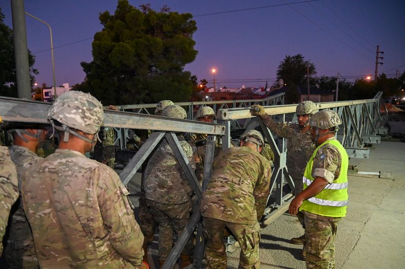 El puente que construyó el Ejército en Bahía Blanca.&nbsp;Foto: Ministerio de Defensa (Captura de @MinDefensa_Ar)