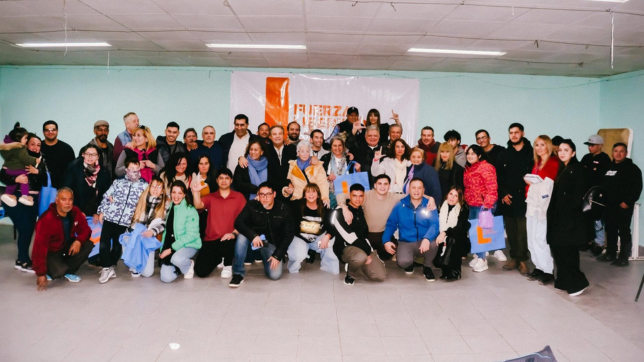 El equipo de Fuerza Libertaria, durante un encuentro en Centenario, Neuquén.