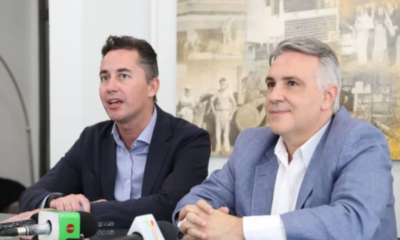 Manuel Calvo junto al gobernador electo, Martín Llaryora.