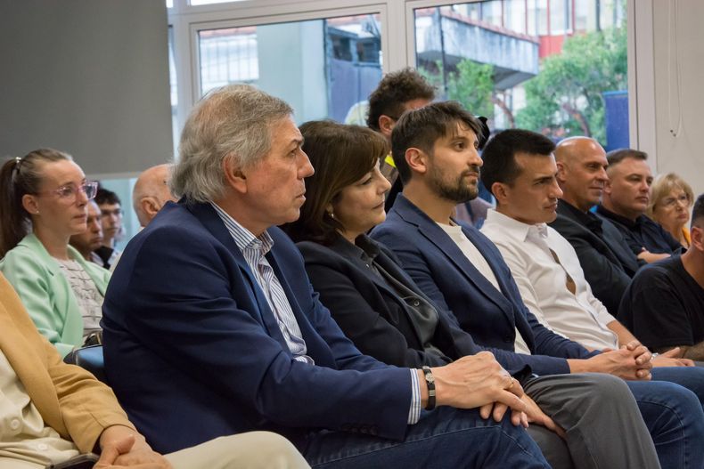 Santiago Halle y David Cáceres entre el público que asistió a la conferencia de Juan Schiaretti.