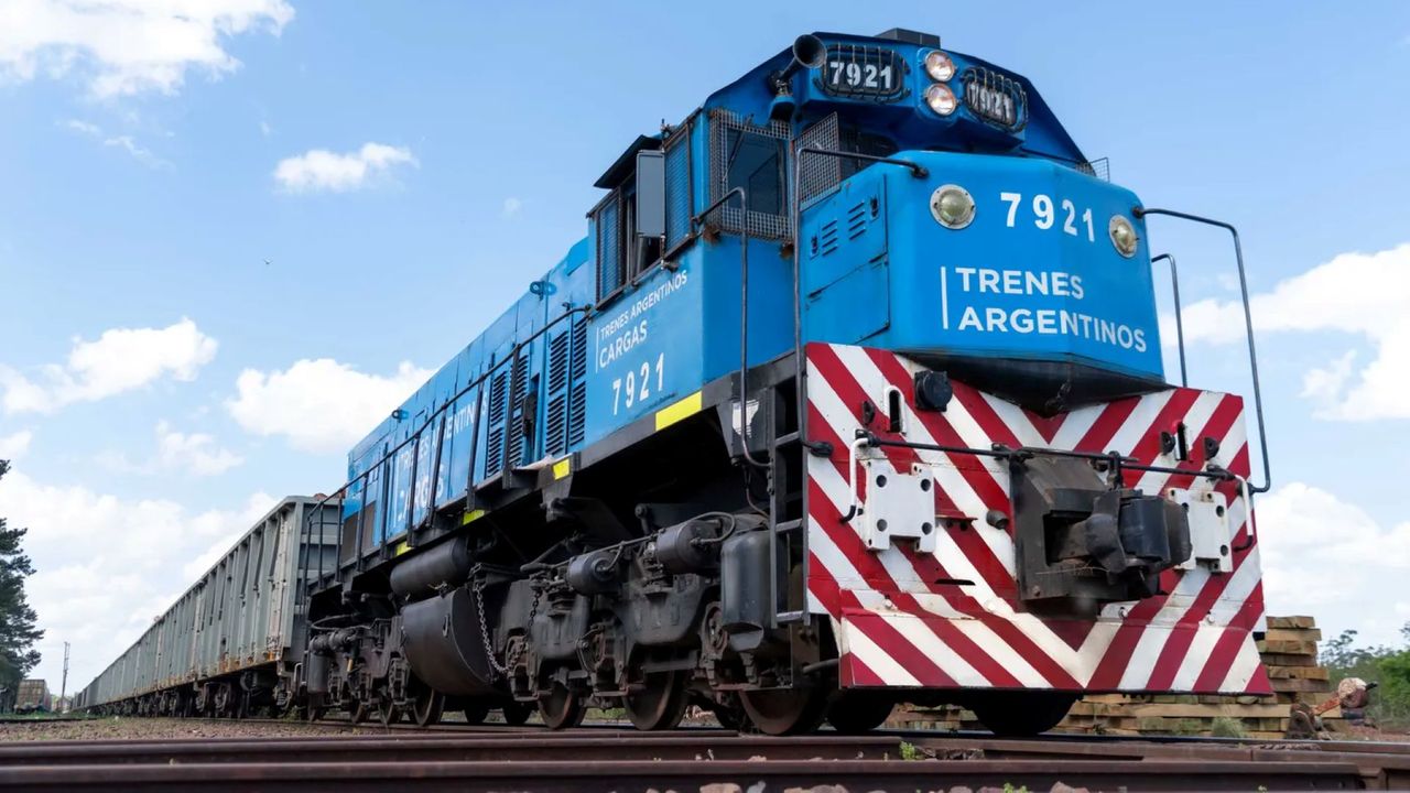Javier Milei pone plata para modernizar las locomotoras del Belgrano Cargas