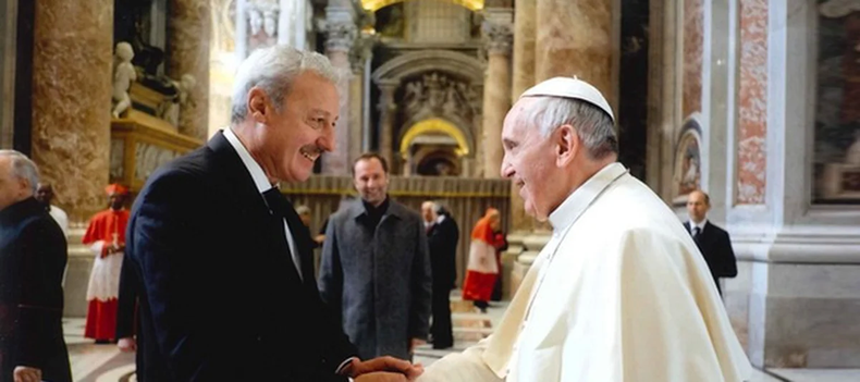 El secretario de Culto, Guillermo Oliveri, en uno de sus tantísimos encuentros con el papa