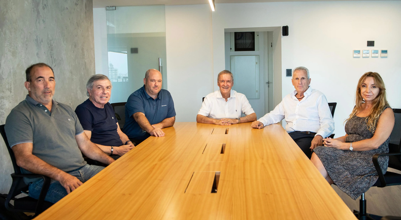 Mariano Farías (secretario legislativo en La Pampa), Juan Carlos Massei, el diputado Maximiliano Aliaga, Juan Schiaretti, Juan Carlos Tierno y la diputada Sandra Fonseca de Tierno.