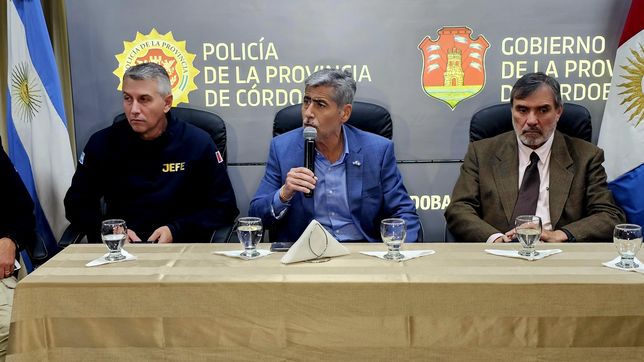Conferencia de prensa en Jefatura de Policía de Córdoba. El ministro de Seguridad Juan Pablo Quinteros y el fiscal Guillermo González.