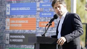 Axel Kicillof vs. Javier Milei por la licitación de las rutas