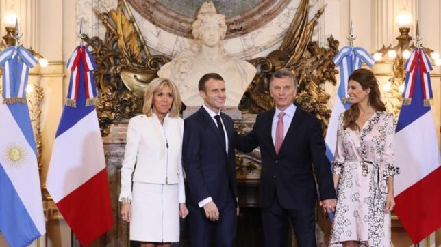 en su peor hora, macron convoco a los inversores a apoyar a macri
