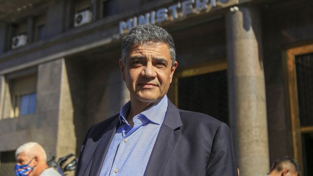 por los dolares para viajar, primer vuelo de halcones a la yugular de batakis