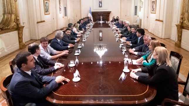 un consenso forzoso