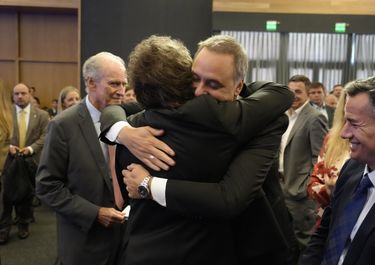 Javier Milei y Manuel Adorni en la Bolsa de Comercio de Córdoba