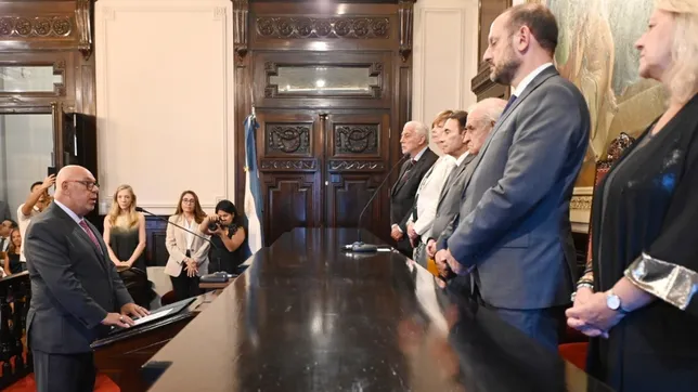 Propuesto por Martín Llaryora, Carlos Lezcano juró como fiscal general de Córdoba