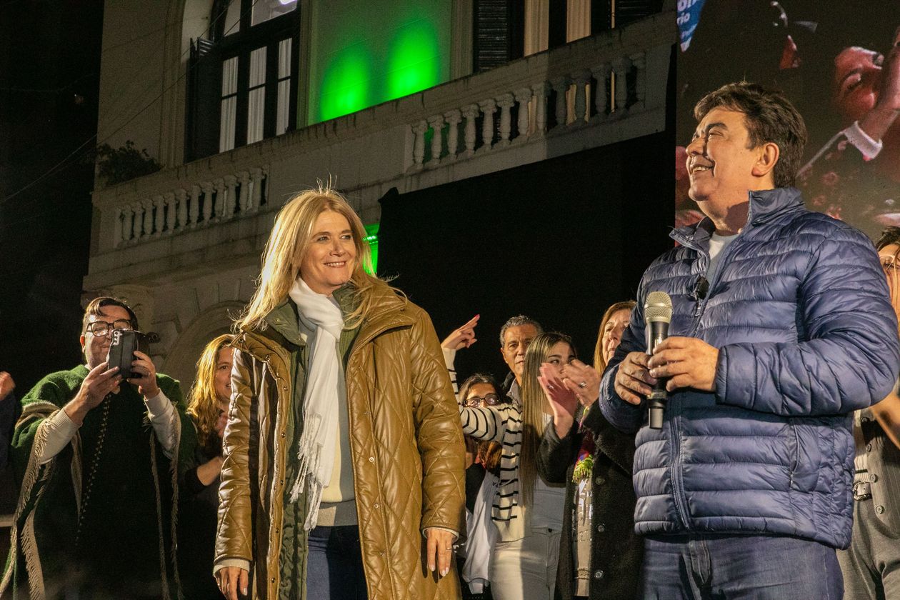 Triunfo arrasador del peronismo en La Matanza: Fernando Espinoza celebró una diferencia de 27 puntos.