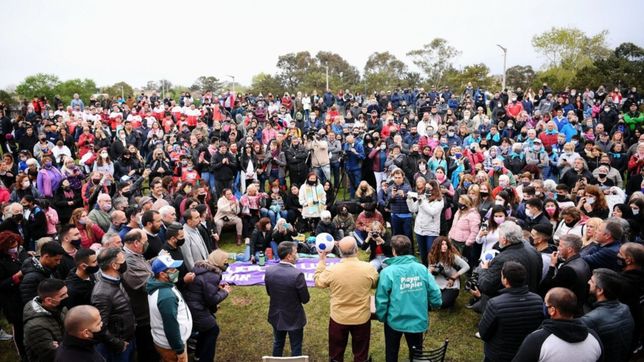kicillof modo 2019: mateada vecinal y grieta en la isla de la quinta