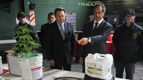 Scioli, firme contra las drogas y el alcohol en Berazategui y Zárate