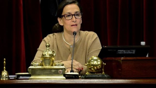 por decreto, michetti elimino el canje de pasajes por dinero en el senado