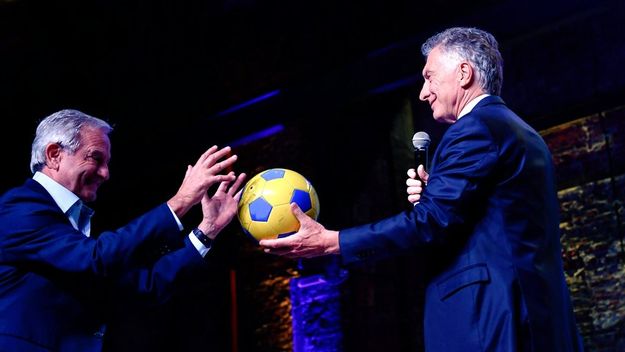 Mauricio Macri y Andrés Ibarra juegan fuerte en Boca. (Foto: NA)