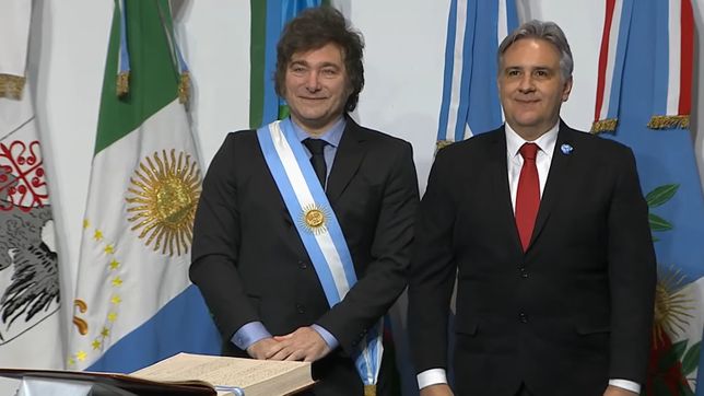 Javier Milei y Martín Llaryora durante la firma del Pacto de Mayo, el 9 de Julio, en Tucumán.