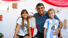 Paly Bensusán en familia durante las fiestas de fin de año: en el Senado, se pone la camiseta de los gobernadores peronistas.