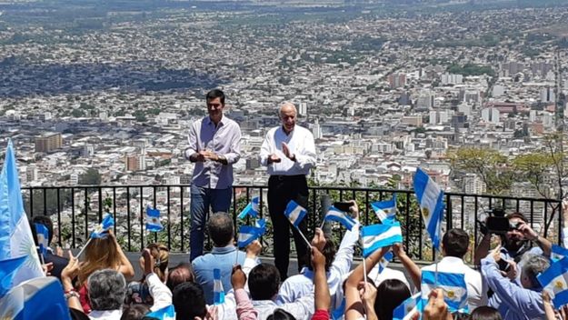 Lavagna cerró la campaña en Salta: “Las sociedades polarizadas no crecen”