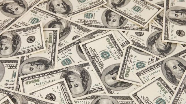 el dolar se disparo 17 centavos a $ 19,61 y marca nuevo record historico