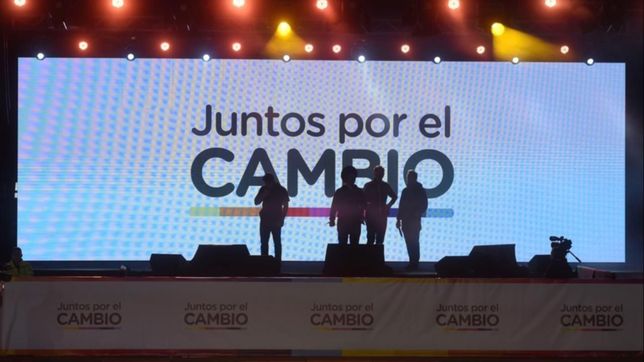 tensa calma y arenga para los fiscales en un semi vacio bunker del pro