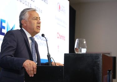 Alfredo Cornejo y el empresariado miden el clima de inversiones