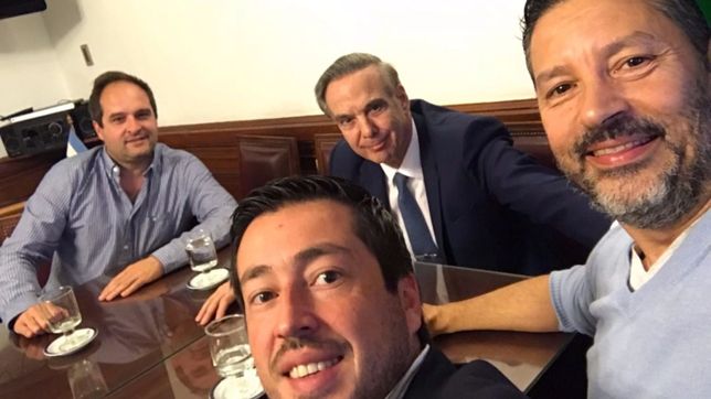 efecto encuestas: tres intendentes k saltan del barco y se pegan a pichetto