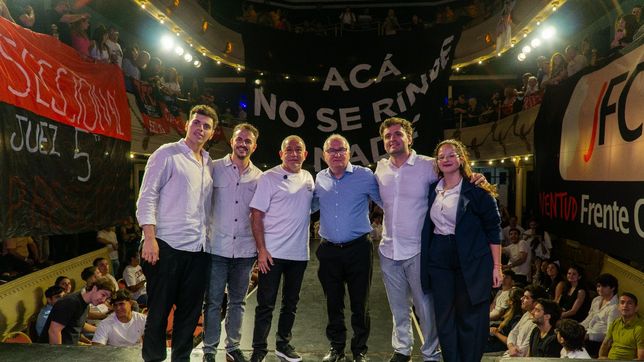 El nuevo armado juecista: Agustín Nostrala, Jeremías Cáceres, Germán Flaherty y Fiorela Regina, junto a Luis Juez y Ernesto Martínez