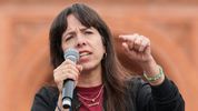 Elif Eralp, la alemana poscomunista que el domingo ganó las elecciones en Berlín, ¿otro impulso a las izquierdas argentinas para encontrar el antídoto contra Javier Milei?&nbsp;