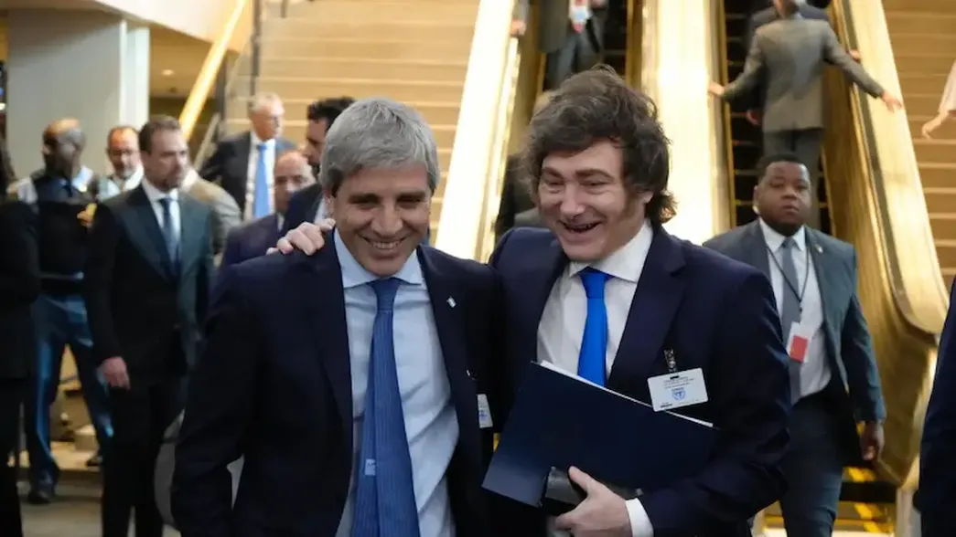 Toto Caputo y Javier Milei.