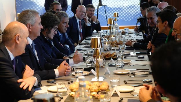 Javier Milei busca convencer en Davos a inversores para volver a los mercados internacionales&nbsp;
