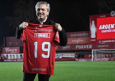 Un presidente futbolero que (por ahora) mira desde la platea