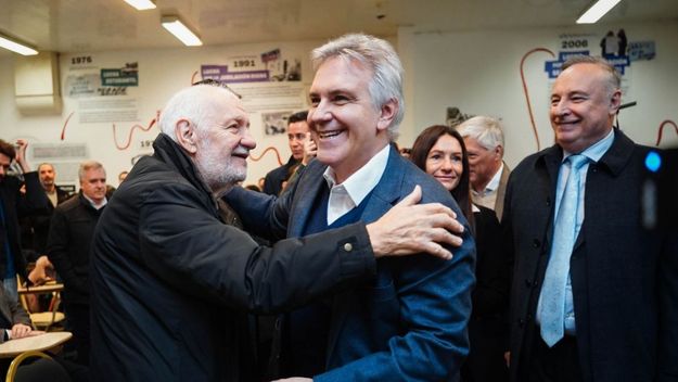Martín Llaryora gana en tres escenarios propuestos en la última encuesta de Carlos Sicchar