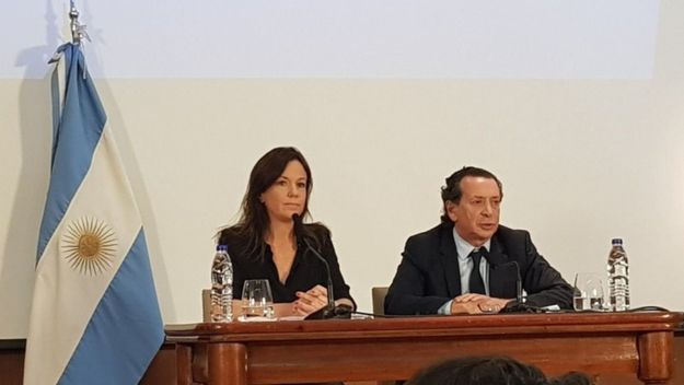 Sin respuestas, Sica y Stanley se inmolaron para cubrir a Macri