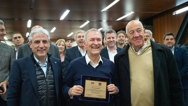 Juan Schiaretti junto a Pablo Navarro y Héctor Porto Lemma, de la Universidad de Morón.