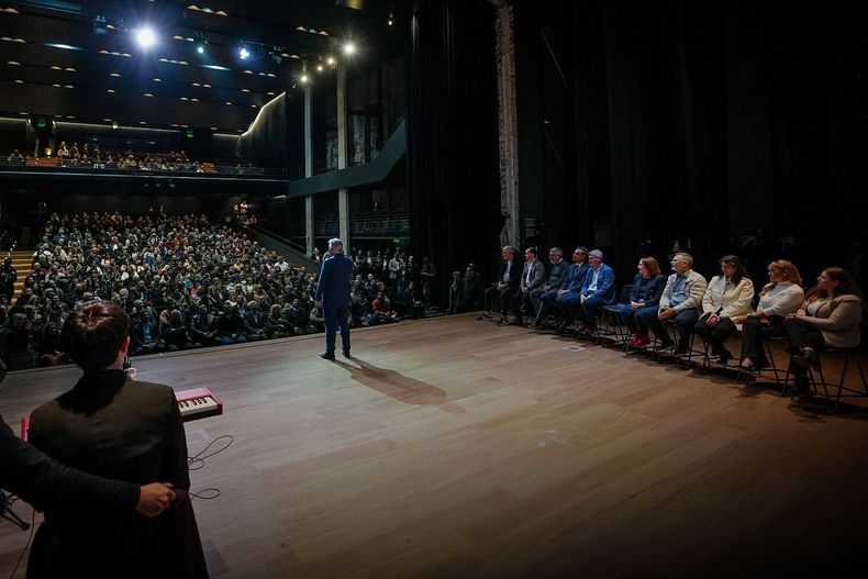 Martín Llaryora en un encuentro con pastores evangélicos de Córdoba, en el marco de la campaña por las elecciones de 2025
