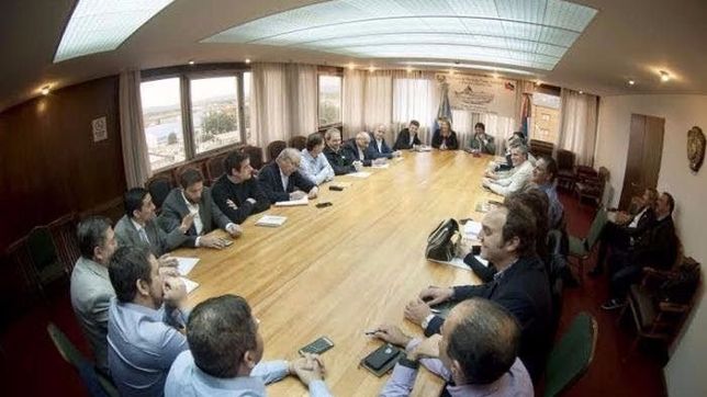 bertone reunio a su gabinete y prometio mas desarrollo fueguino