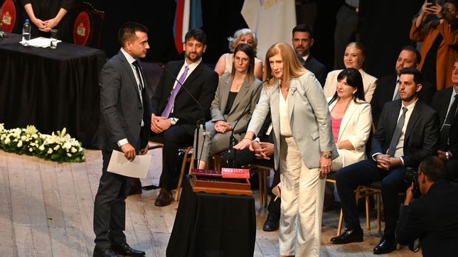 Rosario Romero, al momento de jurar como intendenta de Paraná, Entre Ríos.