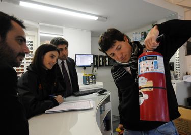 Más del 70 % de los comercios de La Plata registraron infracciones en seguridad e higiene