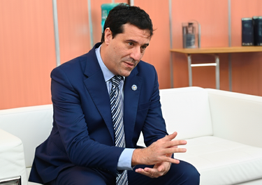 Maximiliano Abad Maximiliano Abad