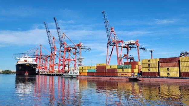 El dragado del Puerto de Dock sud retrasado por el lobby de China.