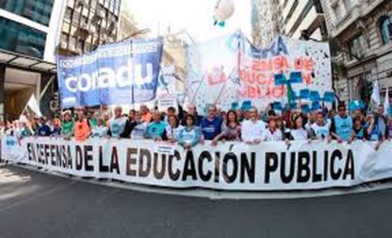Tanto en abril como en octubre, las marchas universitarias lograron apoyos masivos en distintos puntos del país.&nbsp;