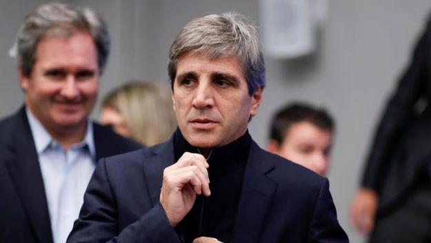 Toto Caputo va por los dólares del colchón