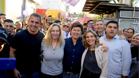 Martín Menem y Karina Milei en el cierre de campaña de Lisandro Almirón, en candidato de gobernador de La Libertad Avanza en Corrientes.&nbsp;
