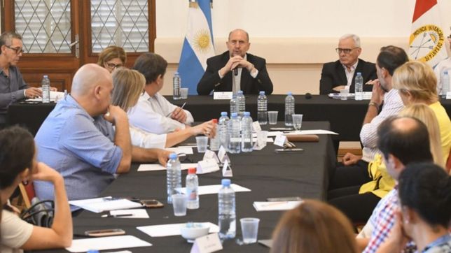 indiferencia y criticas ante el amago de perotti a emitir cuasimonedas