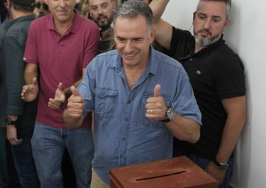 Yamandú Orsi, del Frente Amplio, presidente electo de Uruguay.