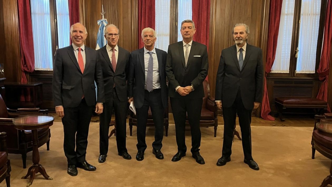 Cúneo Libarona reunido con los jueces de la Corte Suprema.jpg